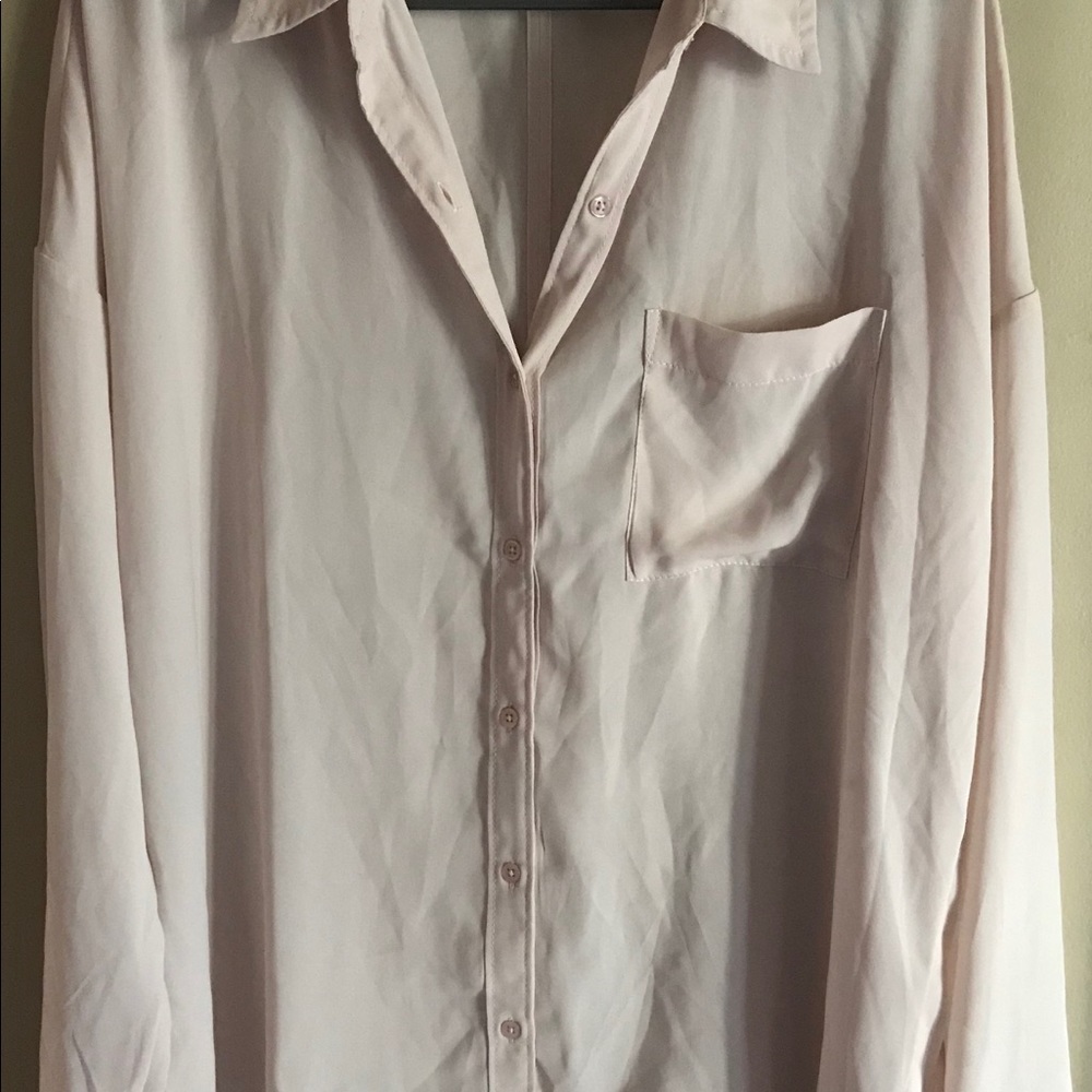 NWOT Light peach blouse size Large Pocket Buttons